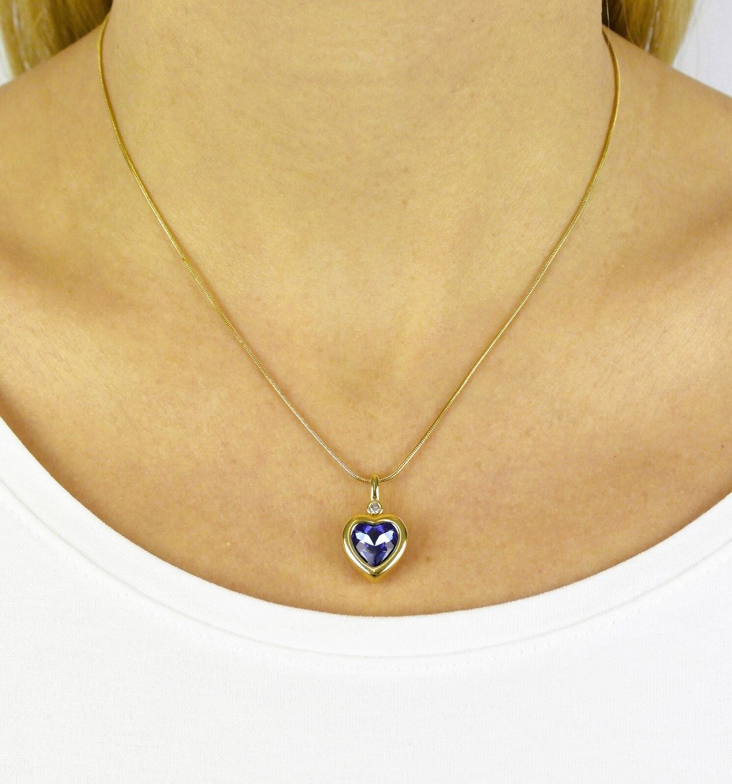 Mavi Taşlı Kalpli Çelik Kolye TK10