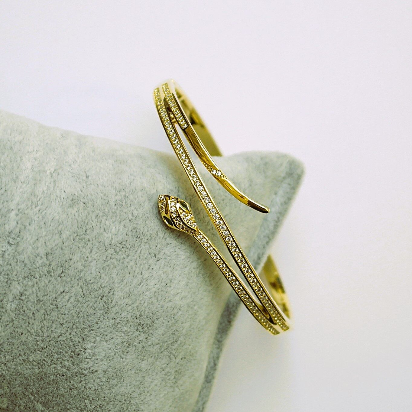 Vip Zirkon Taşlı Altın Kaplama Bileklik TBL548