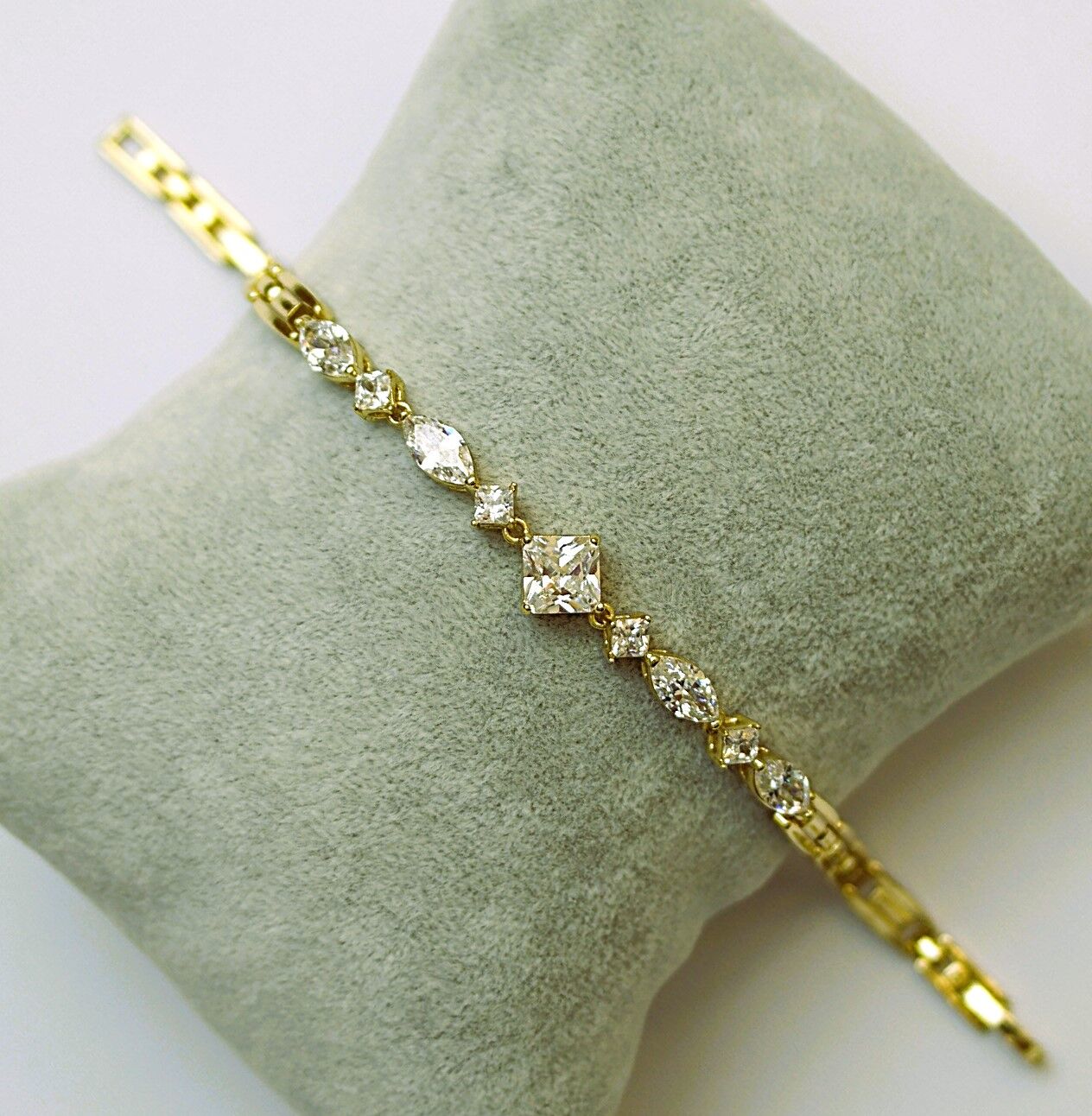 14 Ayar Altın Rengi Bileklik TBL379